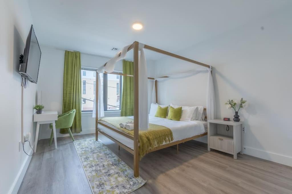 2 Bedroom 2 Bath Suite, Near American Dream And The Airport, Free Parking, King Bed And 2 Queen Beds, Washer And Dryer Orange Kültér fotó
