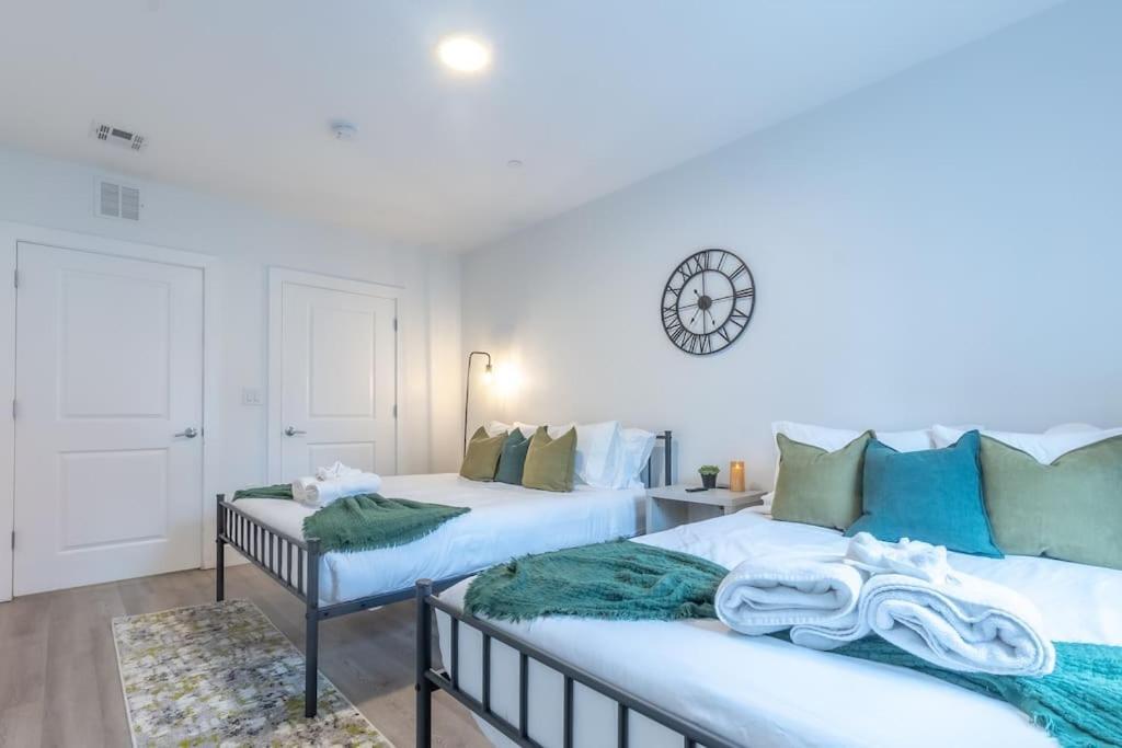 2 Bedroom 2 Bath Suite, Near American Dream And The Airport, Free Parking, King Bed And 2 Queen Beds, Washer And Dryer Orange Kültér fotó