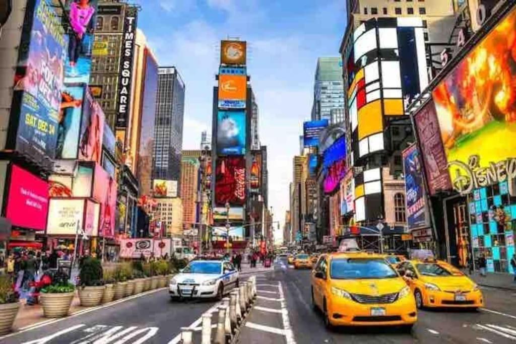 2 Bedroom 2 Bath Suite, Near American Dream And The Airport, Free Parking, King Bed And 2 Queen Beds, Washer And Dryer Orange Kültér fotó