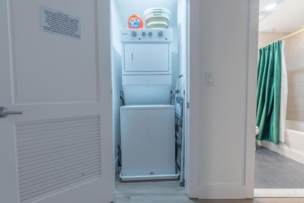 2 Bedroom 2 Bath Suite, Near American Dream And The Airport, Free Parking, King Bed And 2 Queen Beds, Washer And Dryer Orange Kültér fotó