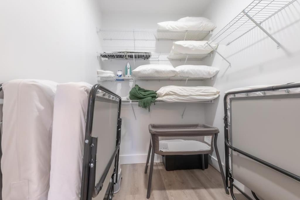 2 Bedroom 2 Bath Suite, Near American Dream And The Airport, Free Parking, King Bed And 2 Queen Beds, Washer And Dryer Orange Kültér fotó