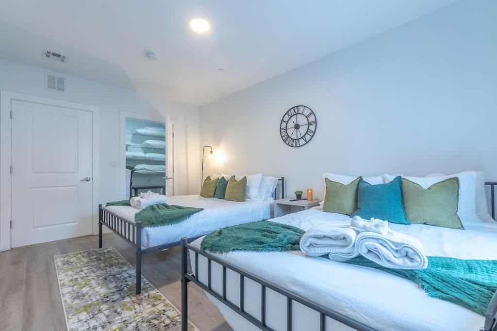 2 Bedroom 2 Bath Suite, Near American Dream And The Airport, Free Parking, King Bed And 2 Queen Beds, Washer And Dryer Orange Kültér fotó