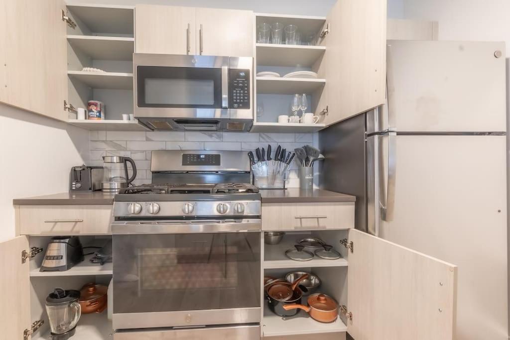 2 Bedroom 2 Bath Suite, Near American Dream And The Airport, Free Parking, King Bed And 2 Queen Beds, Washer And Dryer Orange Kültér fotó