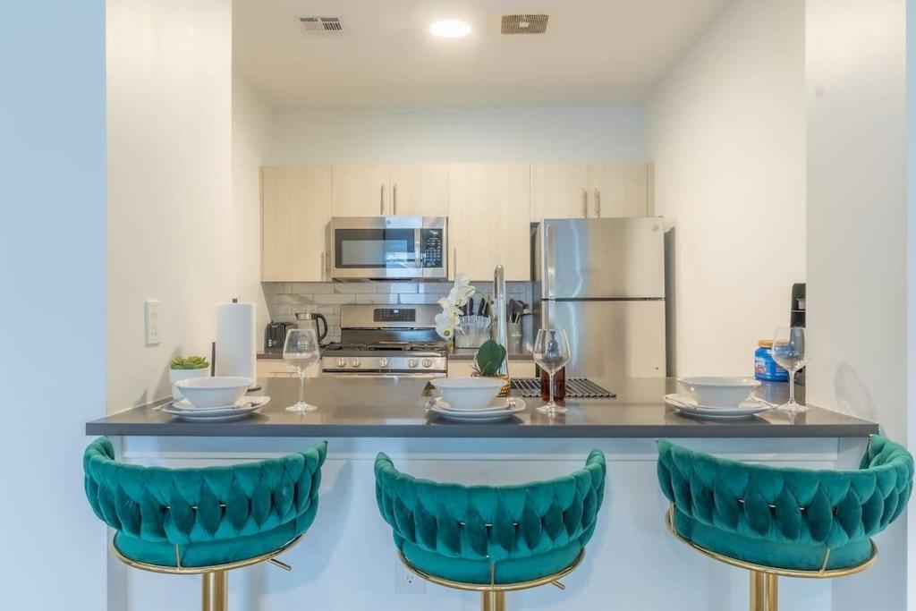 2 Bedroom 2 Bath Suite, Near American Dream And The Airport, Free Parking, King Bed And 2 Queen Beds, Washer And Dryer Orange Kültér fotó