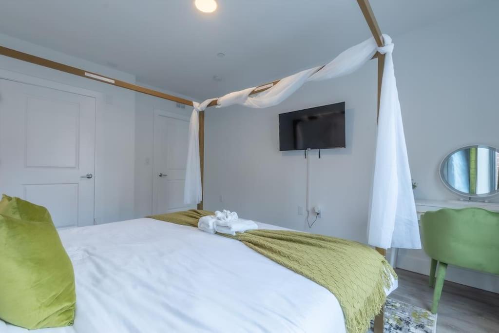 2 Bedroom 2 Bath Suite, Near American Dream And The Airport, Free Parking, King Bed And 2 Queen Beds, Washer And Dryer Orange Kültér fotó