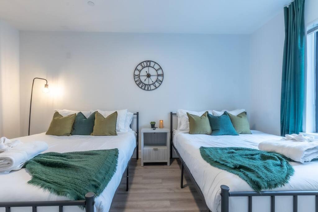 2 Bedroom 2 Bath Suite, Near American Dream And The Airport, Free Parking, King Bed And 2 Queen Beds, Washer And Dryer Orange Kültér fotó